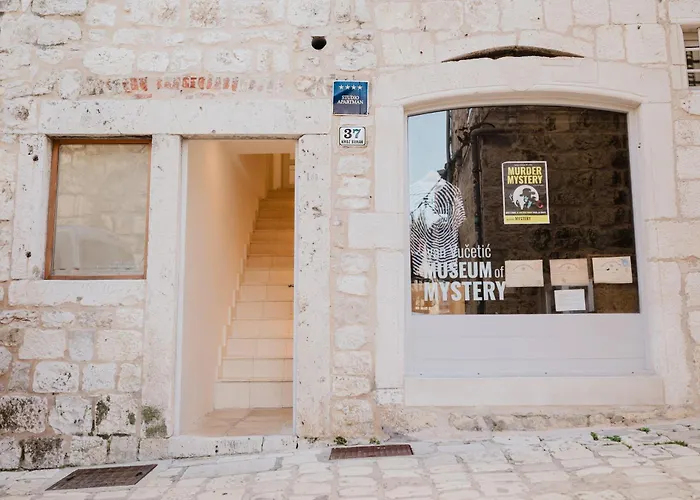 Fingerprint 5 Min From Center & *