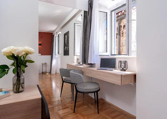 Fingerprint 5 Min From Center & * חוואר