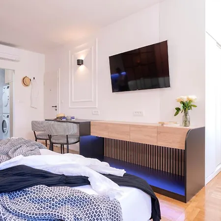 Fingerprint 5 Min From Center & Apartman